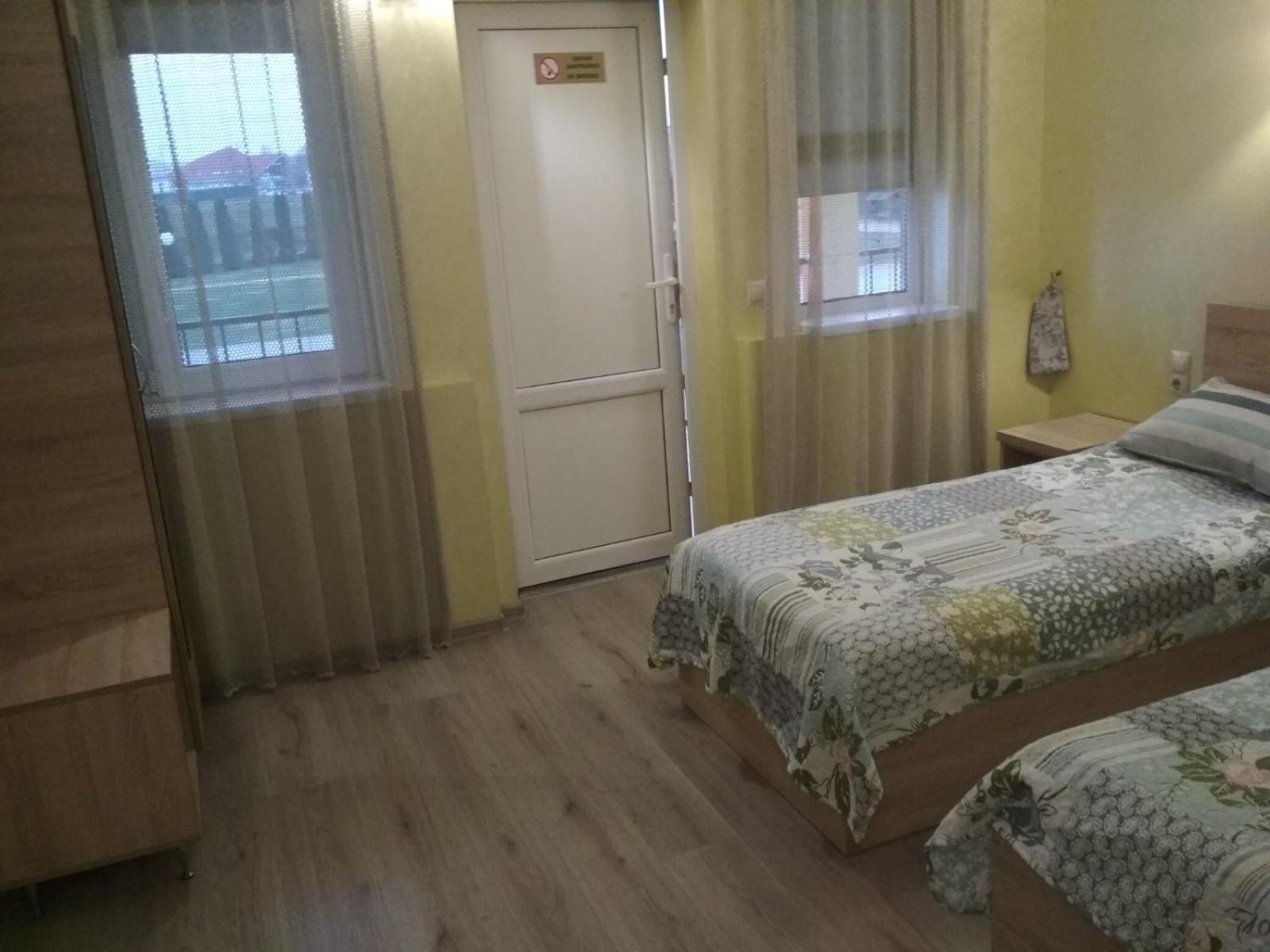 Arizona Hotel Użhorod Zewnętrze zdjęcie