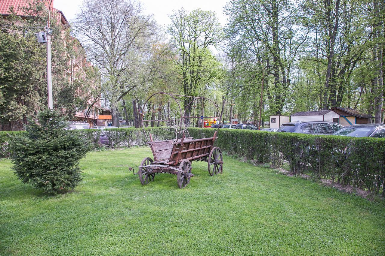 Arizona Hotel Użhorod Zewnętrze zdjęcie