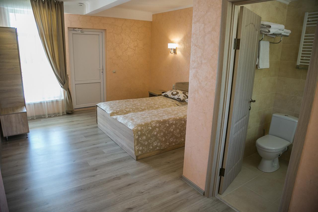 Arizona Hotel Użhorod Zewnętrze zdjęcie
